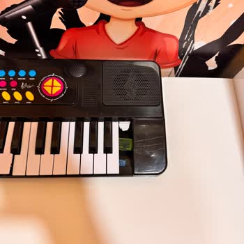 Oyun Alanı Bakımsız Ve Hijyenik Değil, Çocuklar İçin Tehlikeli