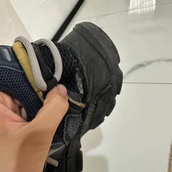 Kısa Sürede Ayrılan Lacoste Ayakkabı