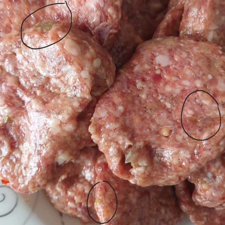 Sipariş Edilen Köftelerin Bozulmuş Ve Kötü Kokulu Gelmesi