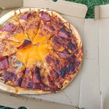 Yanık Pizza Ve Hijyen Sorunu: City Center Migros Şubesinde Hayal Kırıklığı