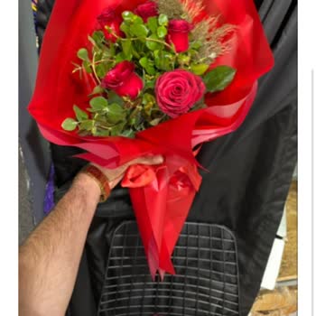 Görseldeki Çiçekle Gelen Çiçek Farklıydı