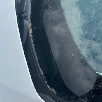 BMW 320i Ön Cam Su Fitili Üretim Hatası Ve Çözüm Talebi