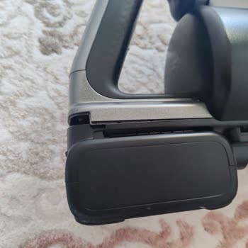 Yeni Alınan Dik Süpürgede Şarj Yuvası Ve Boru Kırığı Mağduriyeti