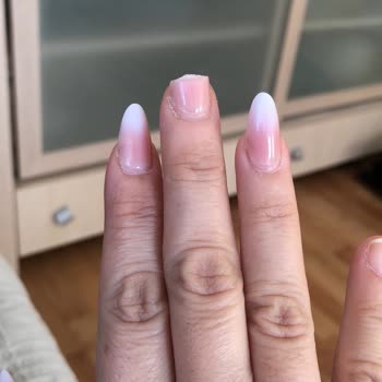 Jel Bakım Sonrası Tırnaklarım Kısa Sürede Kırıldı, Salon Sahibi İlgisizdi