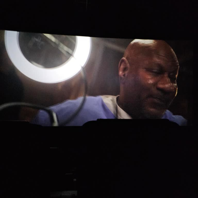 Symboll AVM Sinema Salonunda Kötü Görüntü Kalitesi Ve Altyazı Sorunu