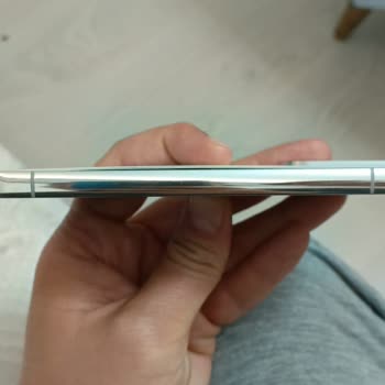 Galaxy S22'de Pil Şişmesi, Aşırı Isınma Ve Parmak İzi Arızası Bir Arada Yaşandı