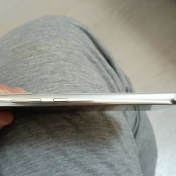 Galaxy S22'de Pil Şişmesi, Aşırı Isınma Ve Parmak İzi Arızası Bir Arada Yaşandı