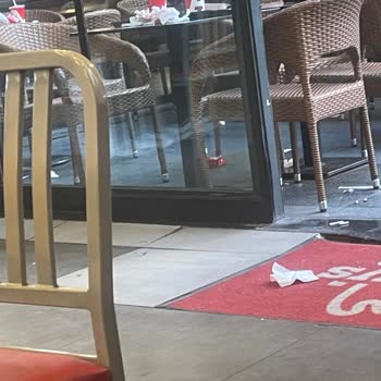 Arby's Venezia AVM'de Hijyen Eksikliği Ve Temizlik Yetersizliği Mağduriyeti