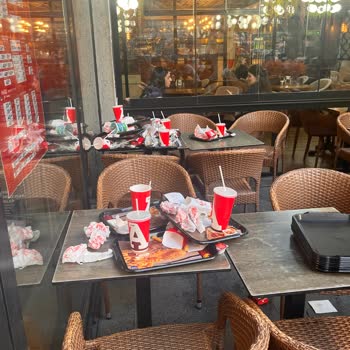 Arby's Venezia AVM'de Hijyen Eksikliği Ve Temizlik Yetersizliği Mağduriyeti