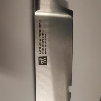 Zwilling Bıçak Et Keserken Kırıldı, Parçası Etin İçinde Kaldı