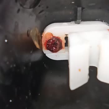 Su İle Yıkanabilir Başlıklar Paslandı, Sağlık Riski Oluştu