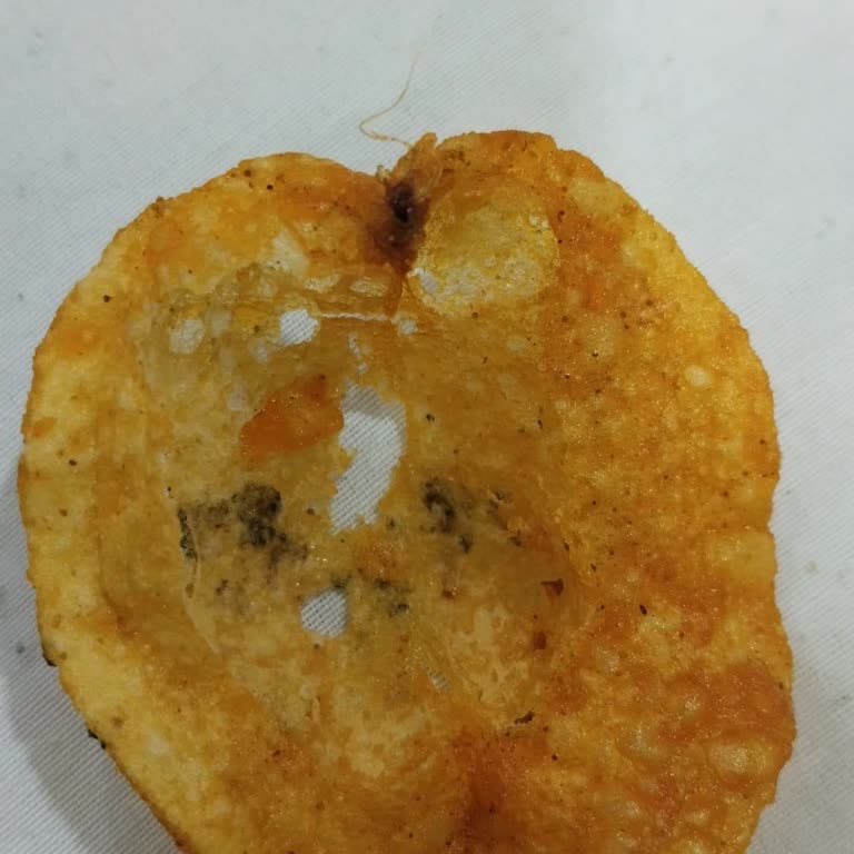 Lays Baharatlı Cipste Siyah Leke Ve Tüy Şoku