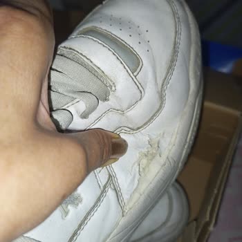 Kısa Sürede Deforme Olan Ayakkabıya FLO'dan Yetersiz Destek