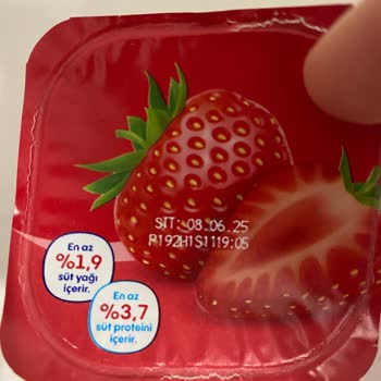 Eker Çilekli Probiyotik Yoğurttan Kıl Çıkması Şaşırttı