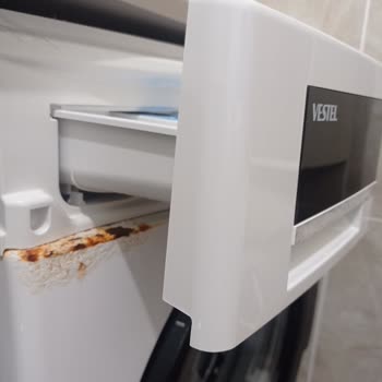 Vestel Çamaşır Makinesi Deterjan Haznesi Paslandı Ve Su Akıtıyor