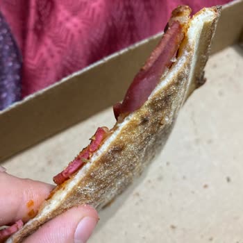 Yanık Ve Eksik Malzemeli Pizza Hayal Kırıklığı Yaşattı
