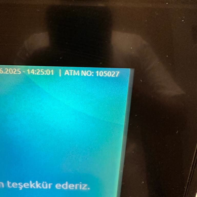 Yapı Kredi Bankası ATM'de Sıkışan Para Nedeniyle Mağduriyet Ve Yetersiz Destek!