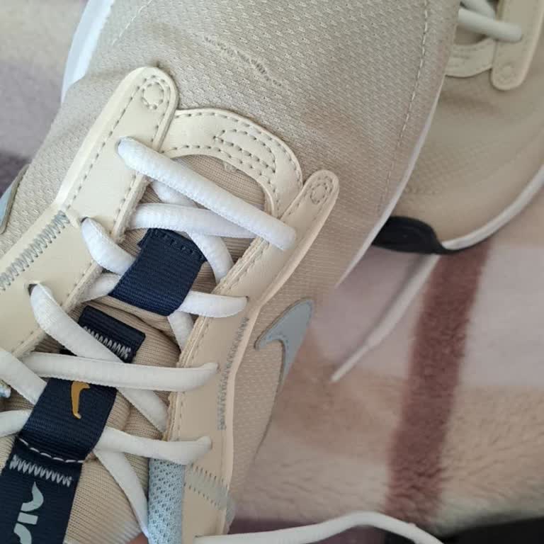Kısa Sürede Yırtılan Nike Ayakkabım İçin Değişim Talebi