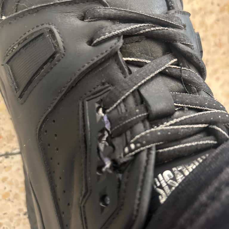 Derimod Ayakkabım Garanti Süresi Dolmadan Üstünden Yırtıldı Değişim Talebim Reddedildi