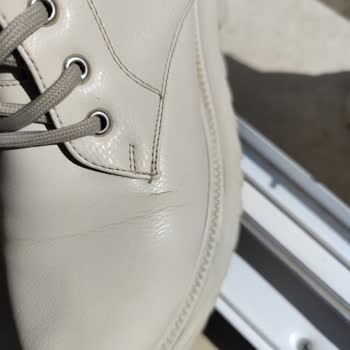 İki Kez Giyilen Ayakkabıda Derin Çatlaklar Ve İlgisiz Müşteri Hizmeti