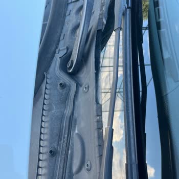 BMW F30 Ön Cam Fitilinde Kronik Deformasyon Hayal Kırıklığı Yarattı