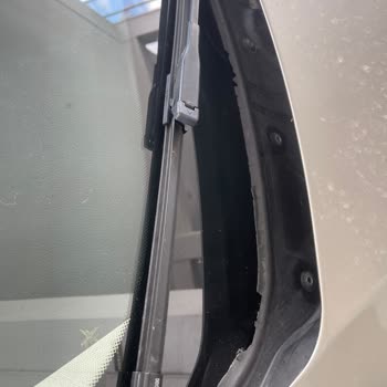 BMW Aracımın Cam Fitillerinde Erken Çatlama Ve Kopma Sorunu!