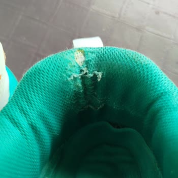 FLO'dan Alınan Ayakkabının İçi Yırtıldı, Garanti Kapsamında Reddedildi