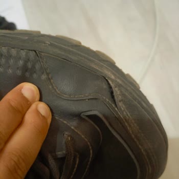 Kısa Sürede Yırtılan Ayakkabıya Değişim Yapılmadı