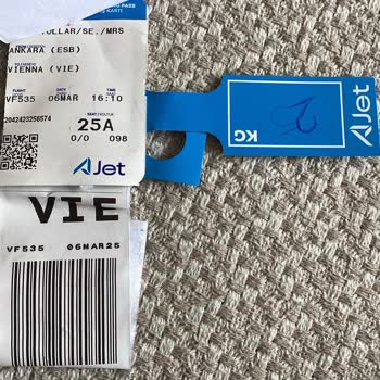 Ajet Uçuşunda Bavulum Hasar Gördü, Mağduriyetim Giderilmiyor