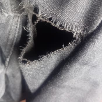 Mavi'den Alınan Pantolonlarda Sürekli Yırtılma Sorunu