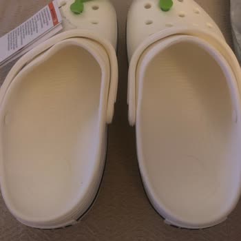 Я получила бракованные Crocs Crocband при онлайн-покупке, возврат невозможен в магазине