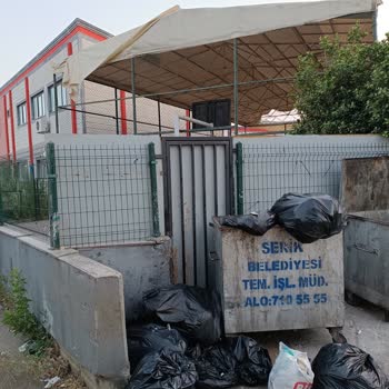 Eğitim Kurumundan Sokaklara Çöp Atılması Kabul Edilemez