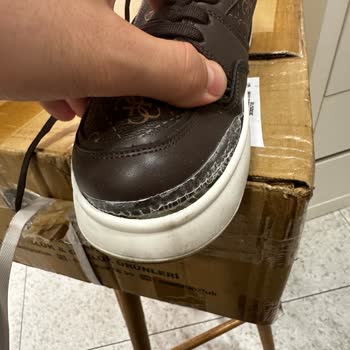 Üç Günde Yapışkanları Atan Ayakkabı Hayal Kırıklığı