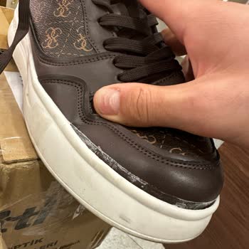 Üç Günde Yapışkanları Atan Ayakkabı Hayal Kırıklığı