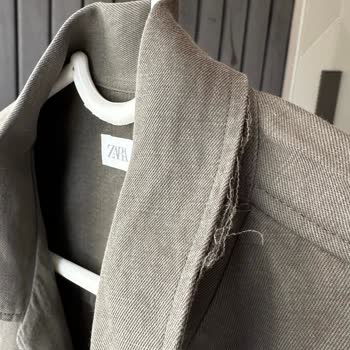 Zara'dan Aldığım Gömlekte İlk Yıkamada Yaka Açılması Hayal Kırıklığı Yarattı