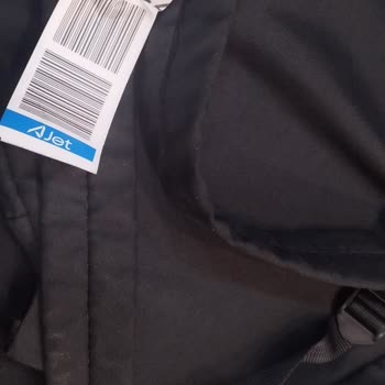 Ajet hat meinen Koffer beschädigt und besteht auf Reparatur statt Ersatz