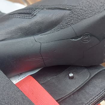 Derimod Çizmemin Tabanı Dağıldı Firma Tamir Talebimi Reddetti