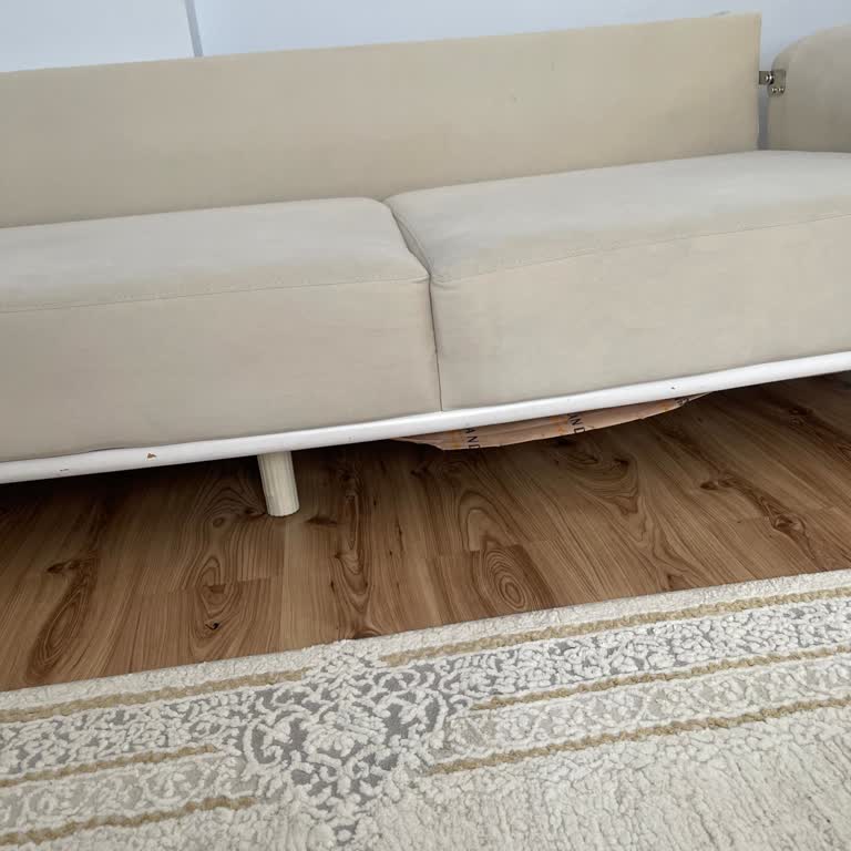 Emin AVM Oturma Grubu Aldım Ve 6 Ay İçinde Koltuklar Çöktü