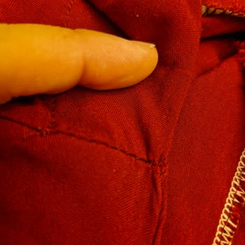 Ceylanca Butik'ten Alınan İki Elbise Kısa Sürede Yırtıldı