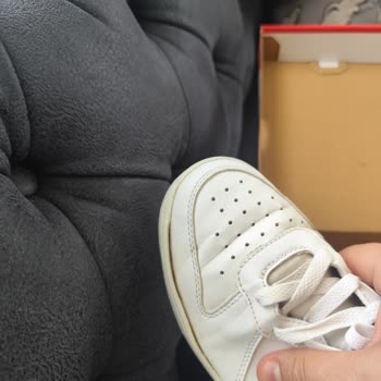 Nike Ayakkabının Yanlarında Kısa Sürede Açılma Sorunu Yaşadım
