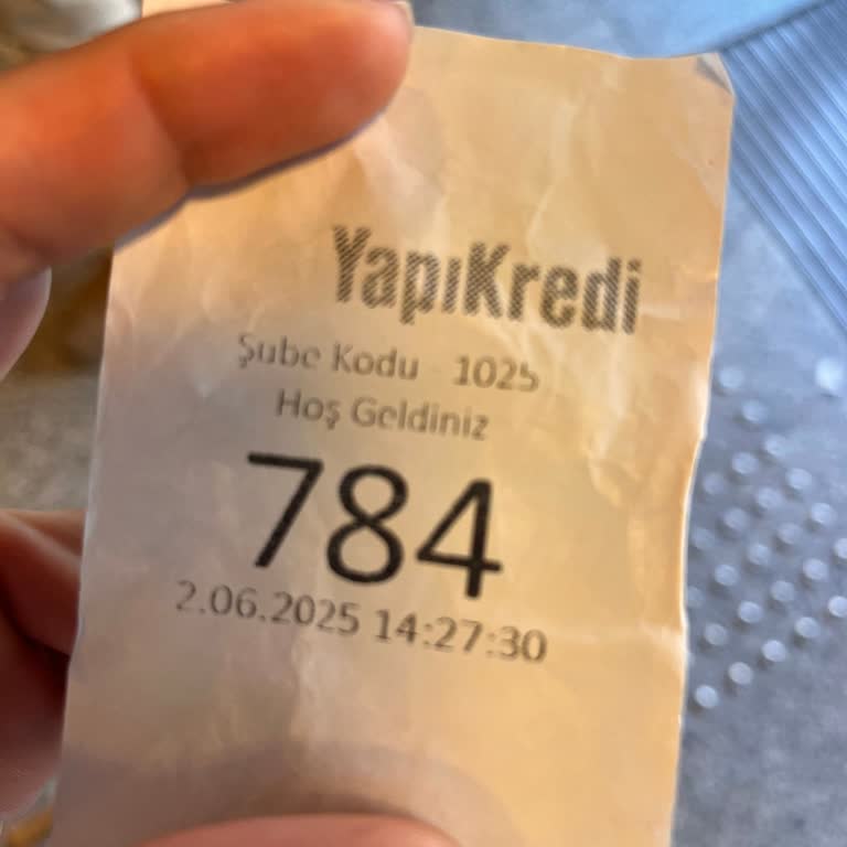 Yapı Kredi Şubesinde Uzun Sıra Ve Personel Yetersizliği