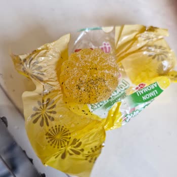 Ülker Lokumcuk Şekerin Üzerinde Anlam Veremediğim Yeşil Madde