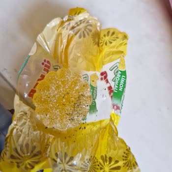 Ülker Lokumcuk Şekerin Üzerinde Anlam Veremediğim Yeşil Madde