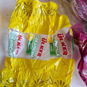 Ülker Lokumcuk Şekerin Üzerinde Anlam Veremediğim Yeşil Madde