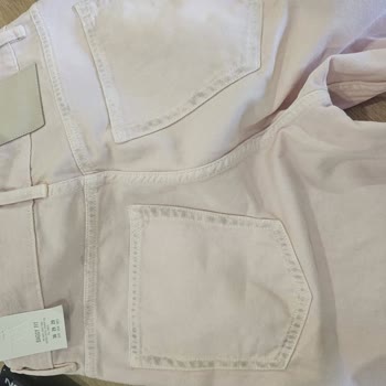 Ich erhielt bei Zara ein verschmutztes teures Sonderkollektions-Produkt