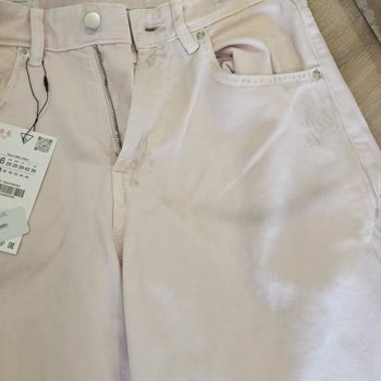 Ich erhielt bei Zara ein verschmutztes teures Sonderkollektions-Produkt