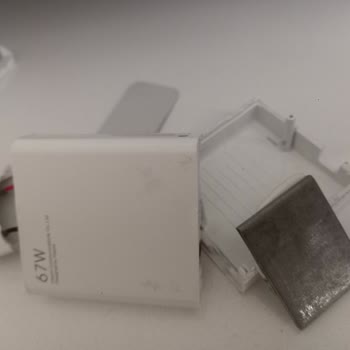 Xiaomi Şarj Adaptöründe Gereksiz Metal Parça Şaşkınlığı