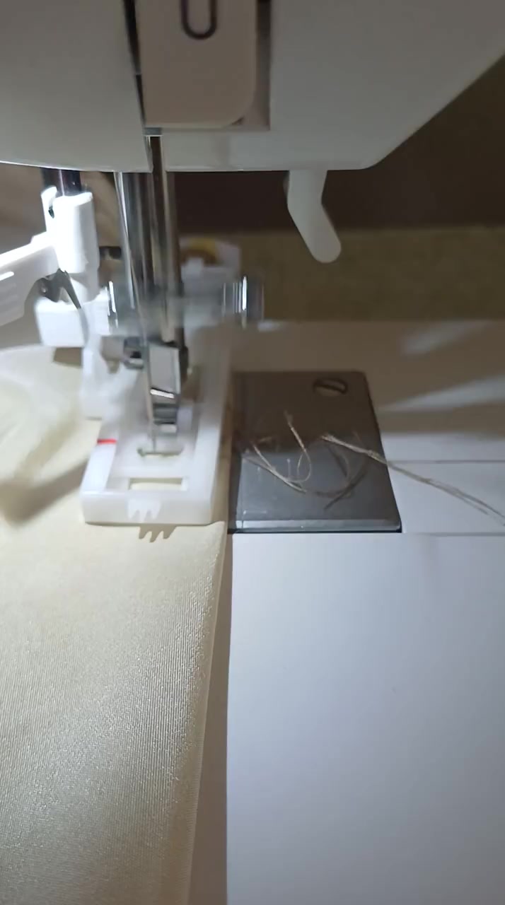 Singer Brilliance 6180 Breaks the Needle While Buttonholing video cover