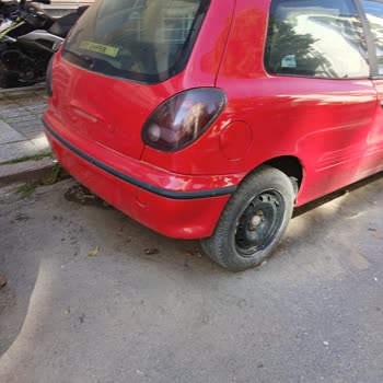 Üsküdar Belediyesi Sokakta Plakasız Aracın Çekmiyor