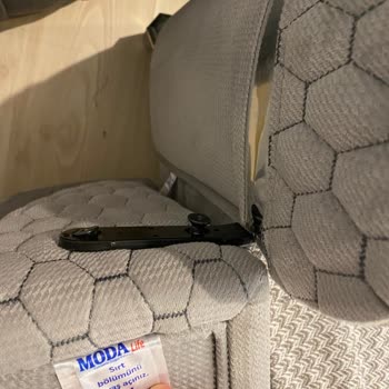 Koltuk Takımında Kurulum Hatası Nedeniyle Yırtılma Ve Müşteri Hizmetlerine Ulaşamama